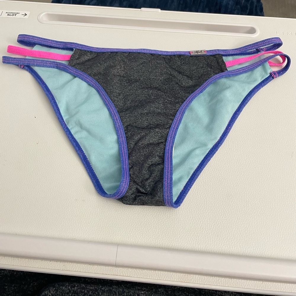 NWT Heat metallic bikini bottoms